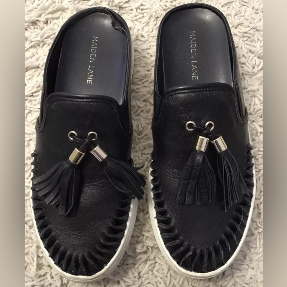 MAIDEN LANE black leather round toe tassels slip on flats flat sneakers 7 M